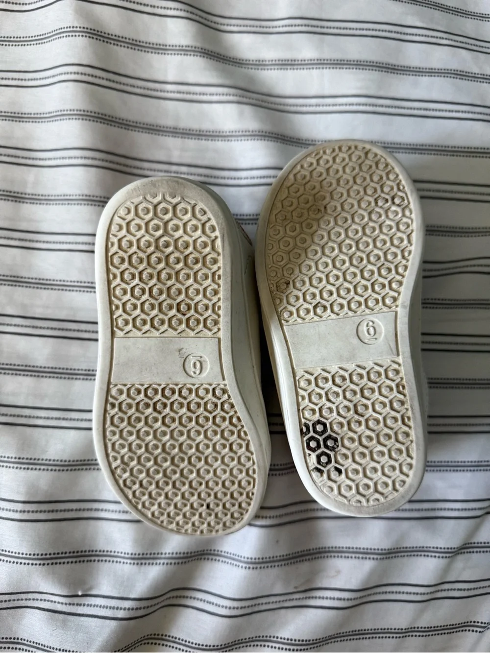 Gap Disney Toddler Embroidered Minnie Mouse White Faux Leather Shoes Size 6